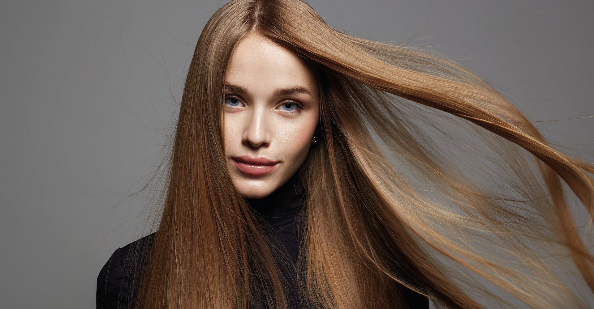 immagine di una ragazza con capelli molto lisci 
